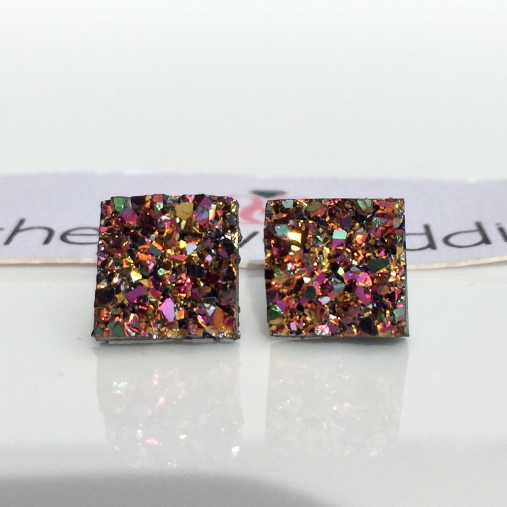 3 for 15🎀small magenta rainbow faux druzy studs - Picture 4 of 5